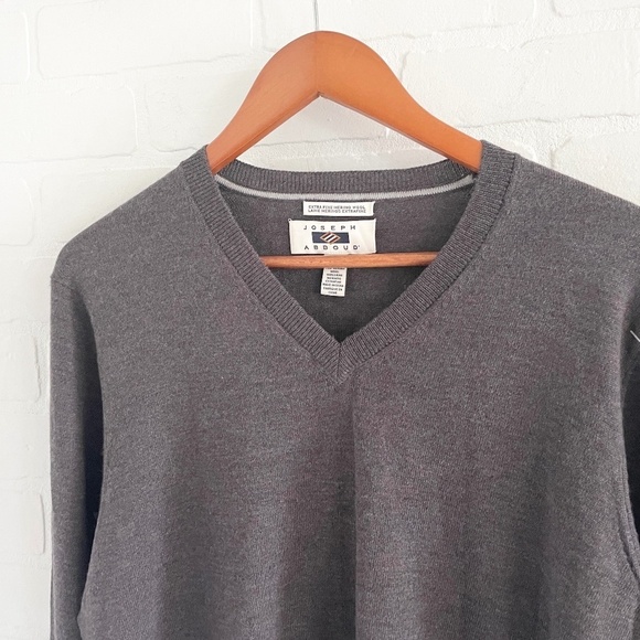 Joseph Abboud Knit Sweater V neckline 100% Extra fine Merino Wool Taupe Gray L - Picture 2 of 9